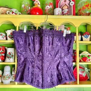 Frederick’s of Hollywood gorgeous dark purple brocade patten lace up corset